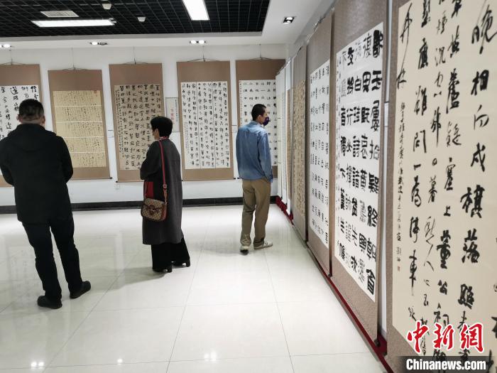 图为书法展现场。 王鹏 摄 图为书法展现场。 王鹏 摄